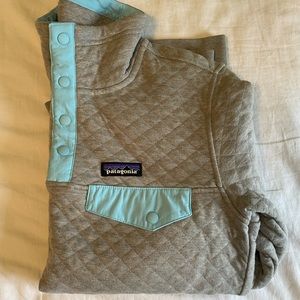 Patagonia women’s quilted snap pullover XS